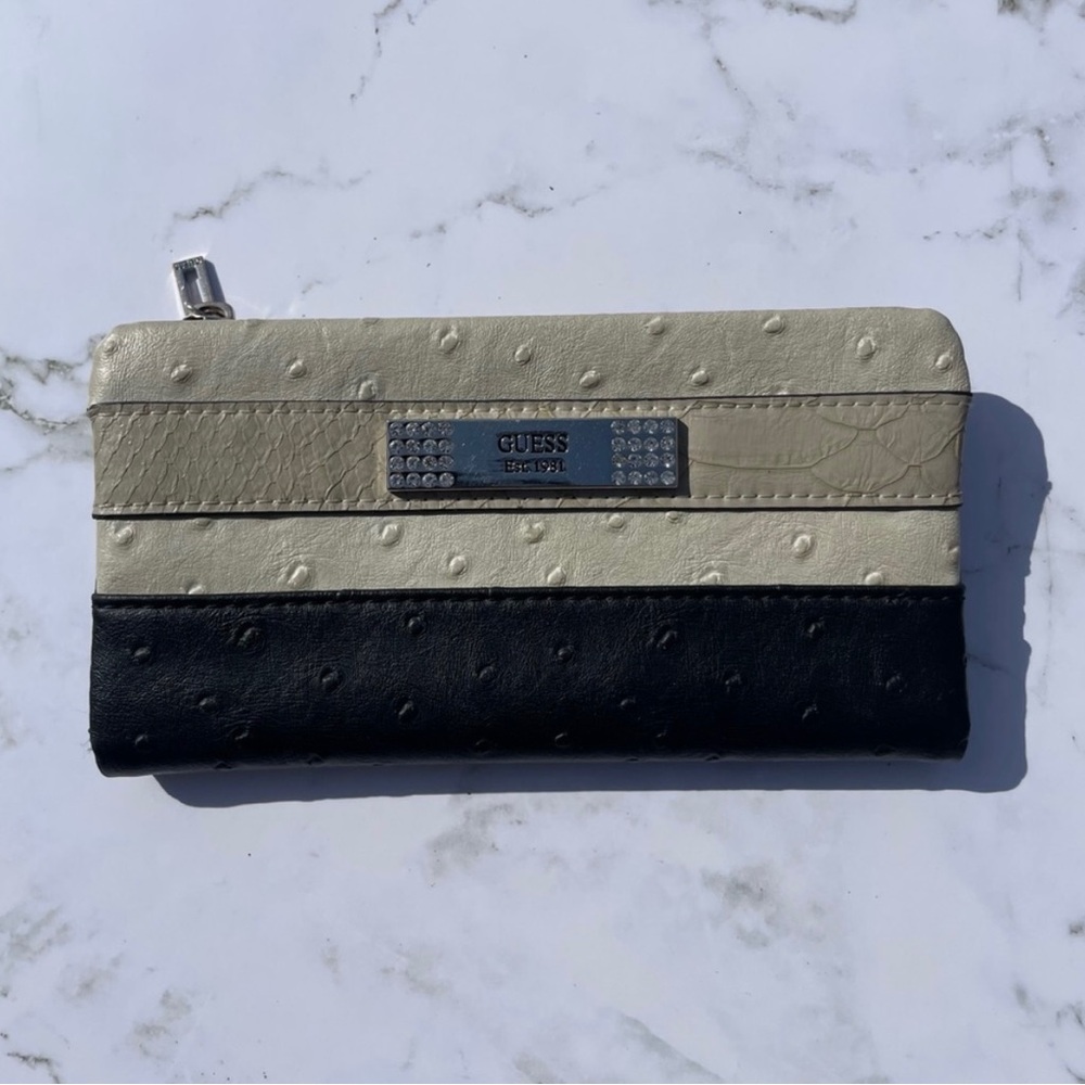 2/$30 - Guess Wallet